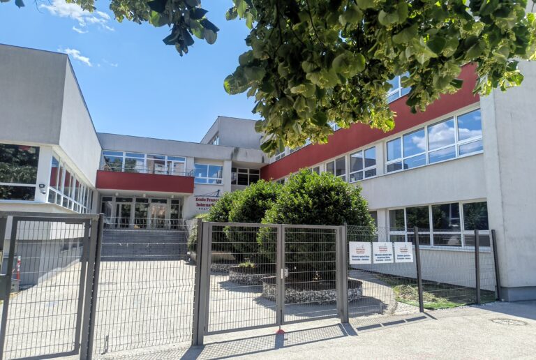 Bezpečnejšie ulice v okolí škôl a prostredie priateľské pre všetkých.